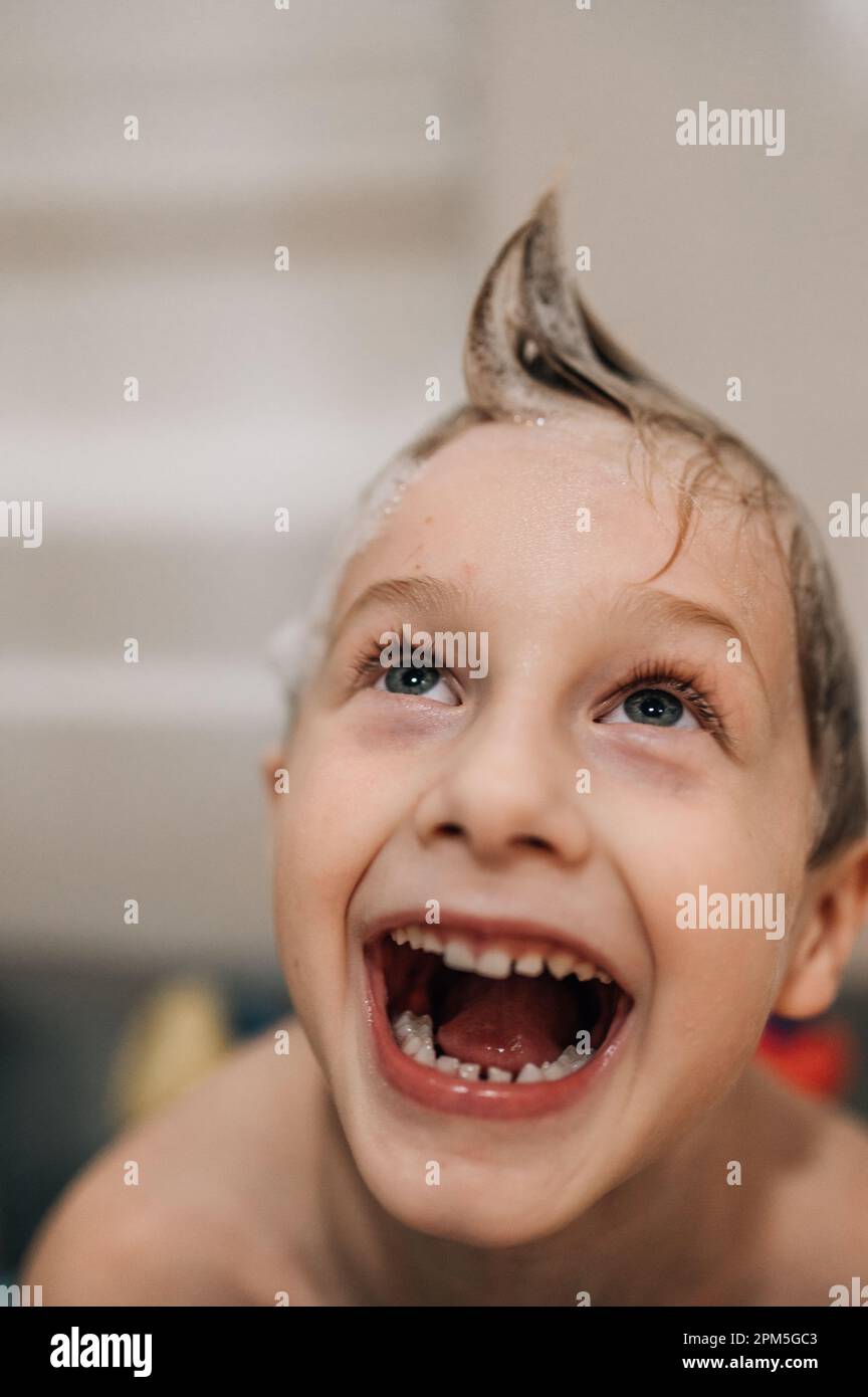 boy in bath with soapy hair Stock Photo Alamy