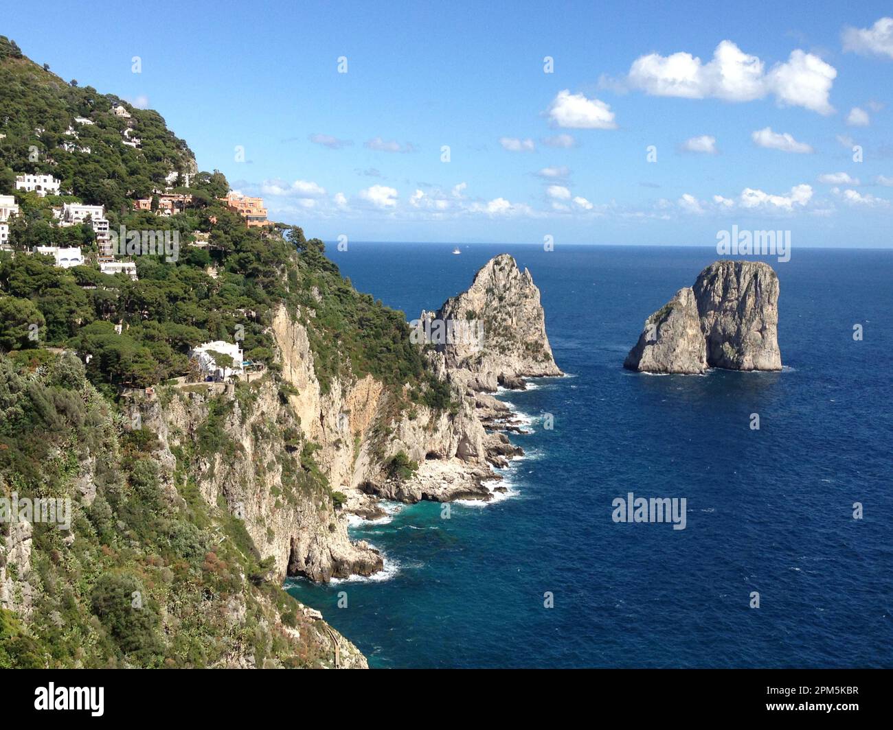 Vista diversa dei Faraglioni di Capri Stock Photo