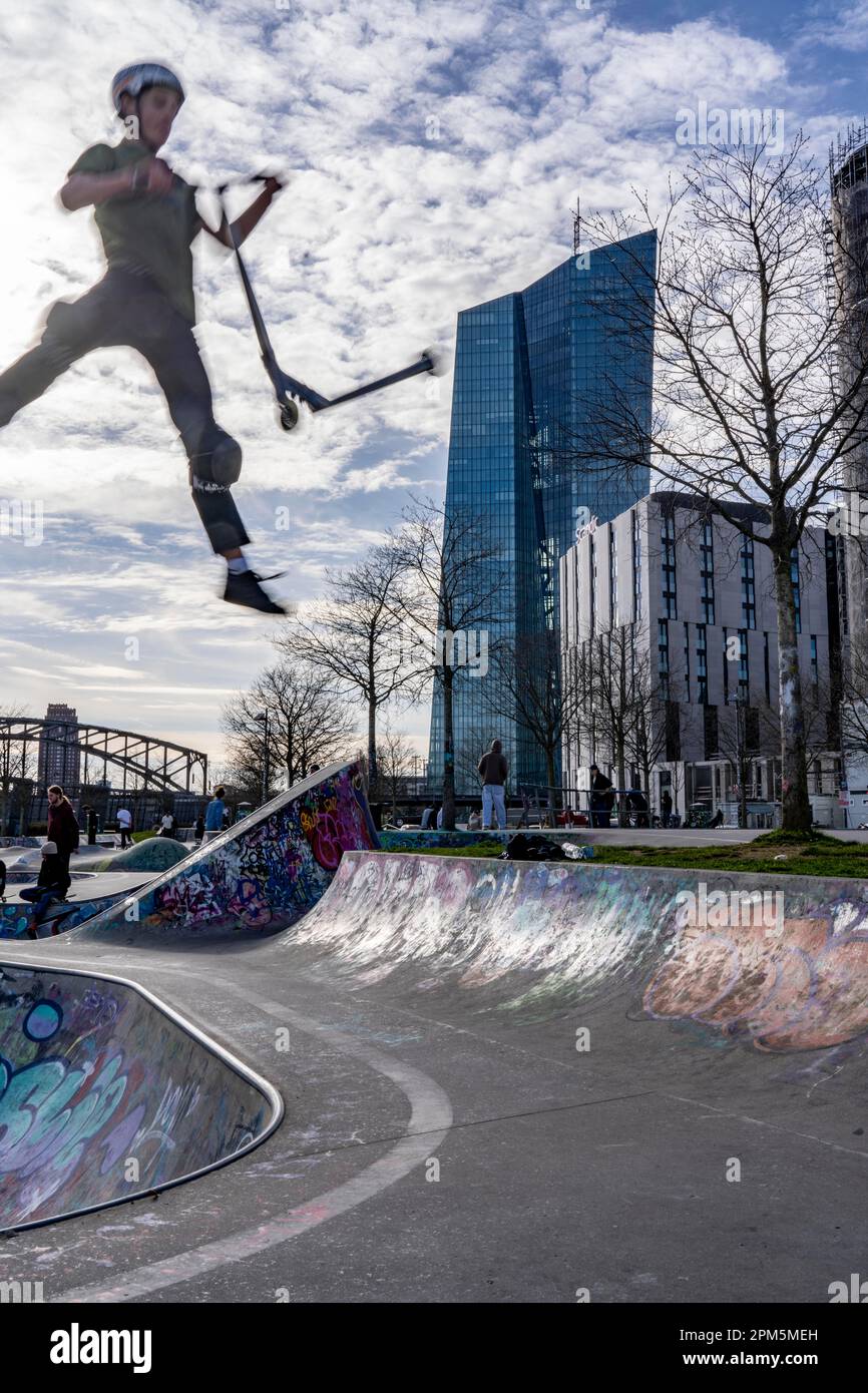 European Central Bank Building, ECB, Skater Park at Ostenhafen, on the Main  in Frankfurt, Hesse, Germany Stock Photo - Alamy