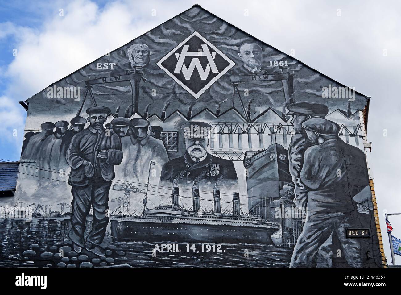 HW, RMS Titanic 14 April ,1912 H&W Est 1861 mural, Dee Street, Belfast, Northern Ireland, UK, BT4 1FT Stock Photo