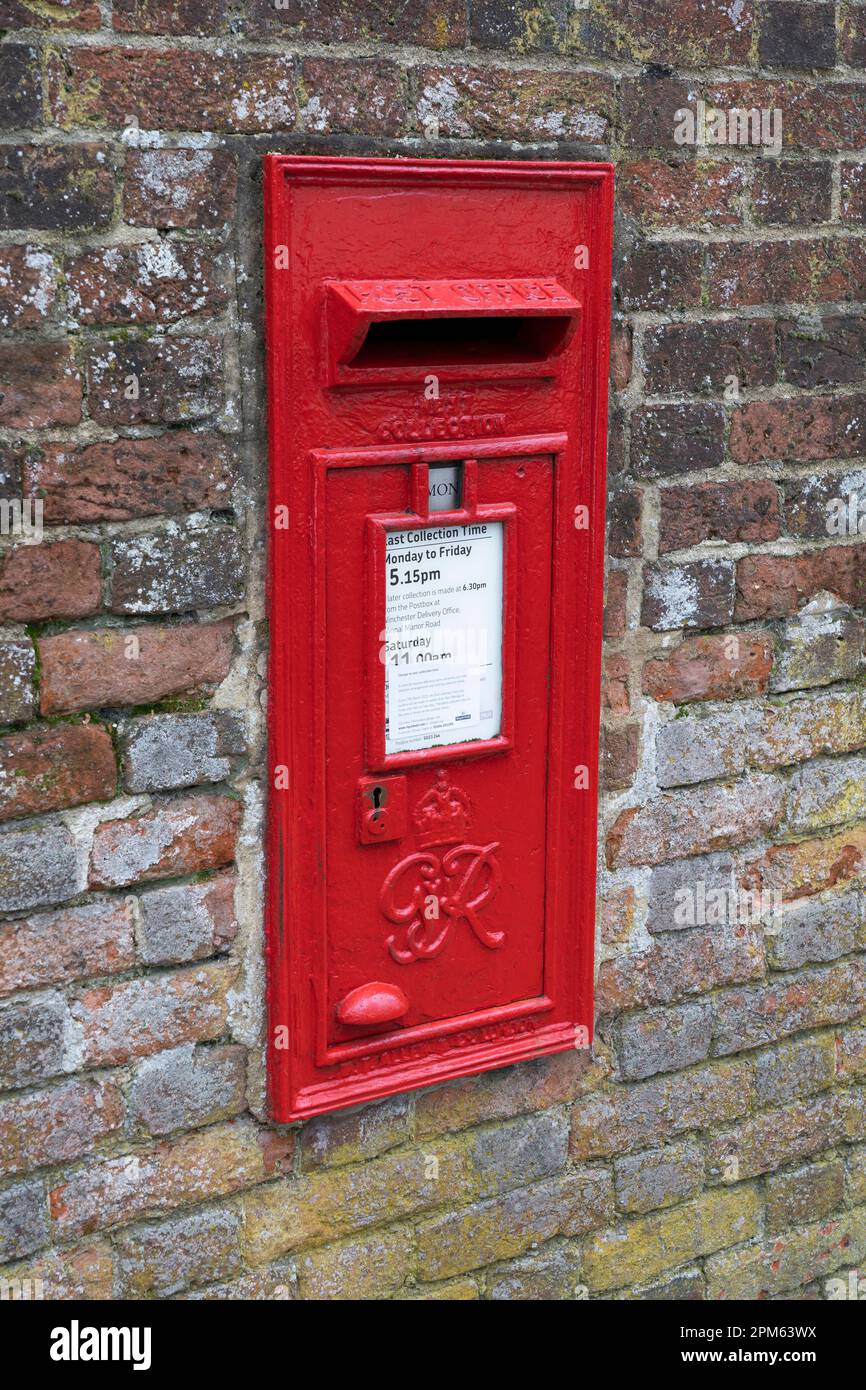 Wall mounted British Royal Mail wall mounted letter box from the reign of George VI on College Street, Winchester, England Stock Photo