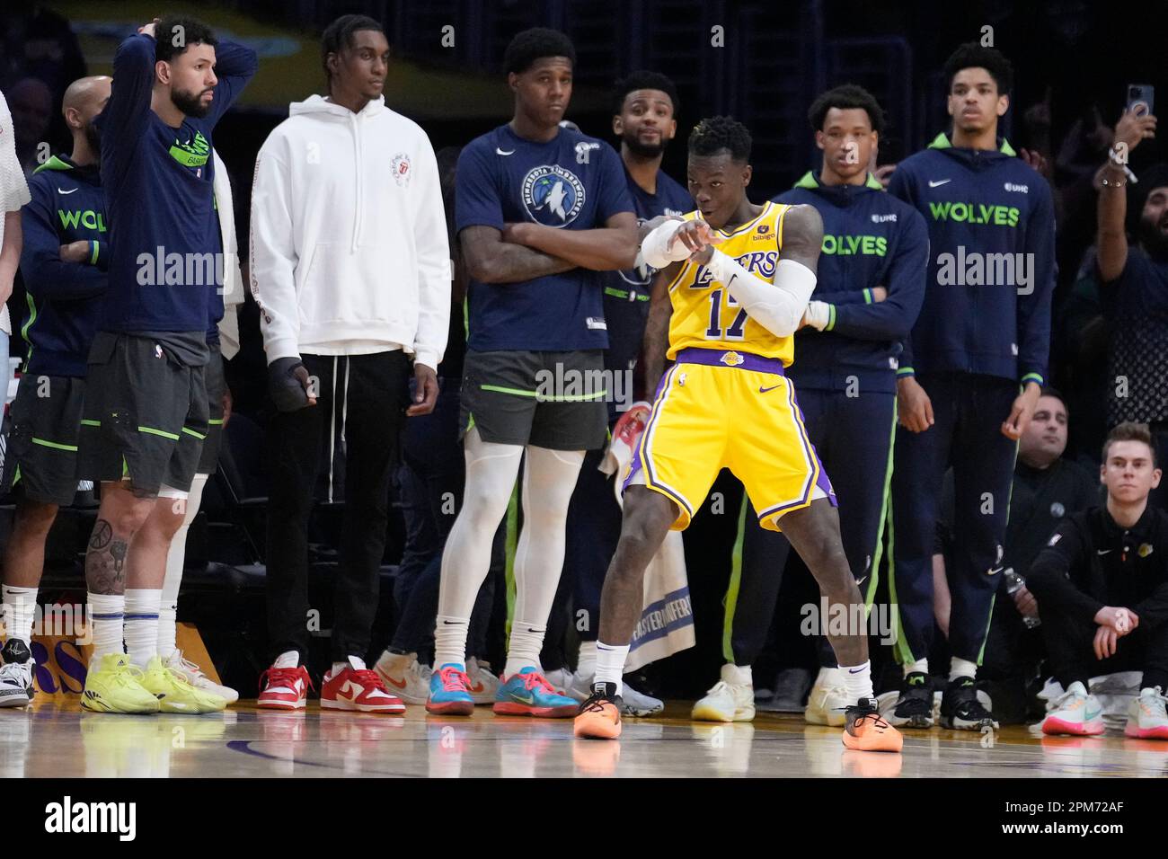 Dennis Schröder stares down Timberwolves bench with ice in the