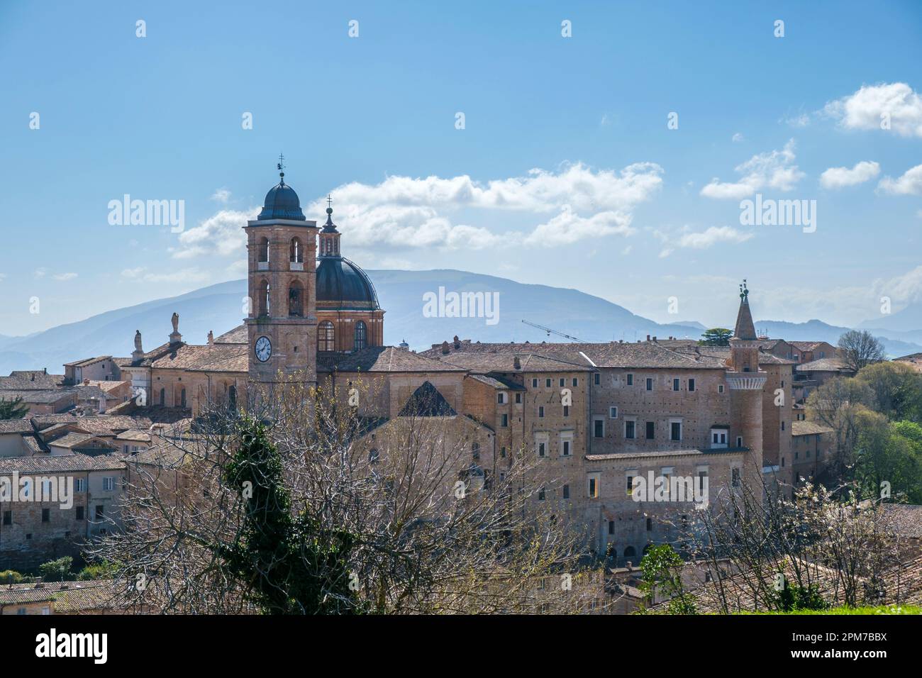 Urbino italy hilltop hi-res stock photography and images - Alamy