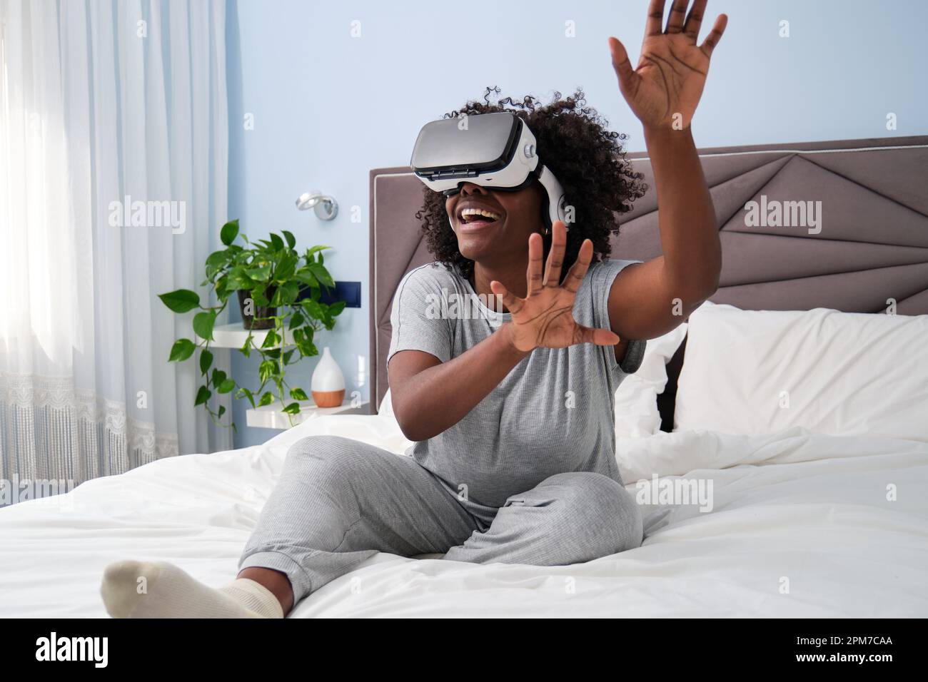 Immersive virtual reality experience for young African woman from her ...
