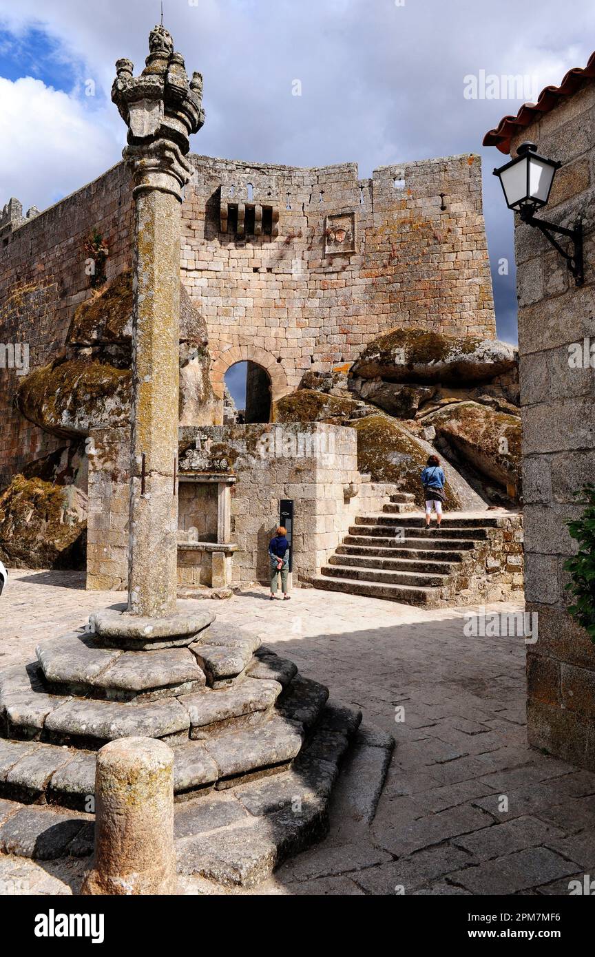 Sortelha, medieval village surrounded by walls. Castle (13th century) and pillory (manueline). Sabugal, Guarda, Portugal. Stock Photo