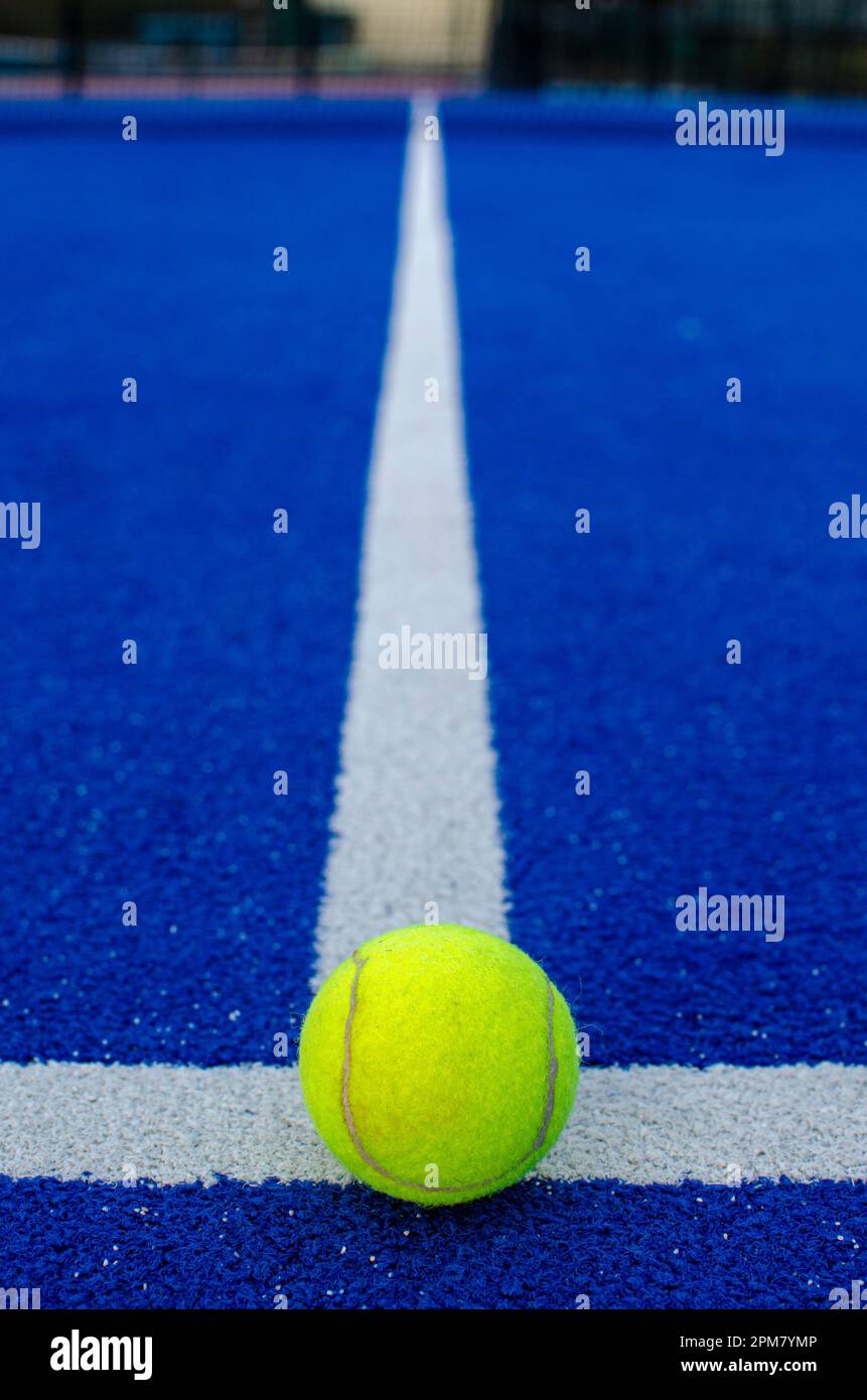 Outdoor empty tennis court blue hi-res stock photography and images - Alamy