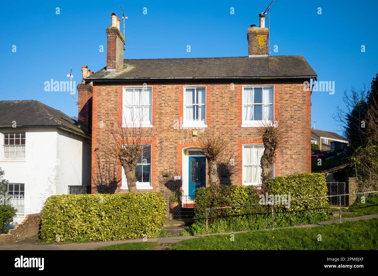 House exterior uk detached brick hi-res stock photography and images ...