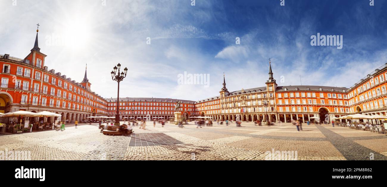 View famous plaza mayor statue hi-res stock photography and images - Alamy