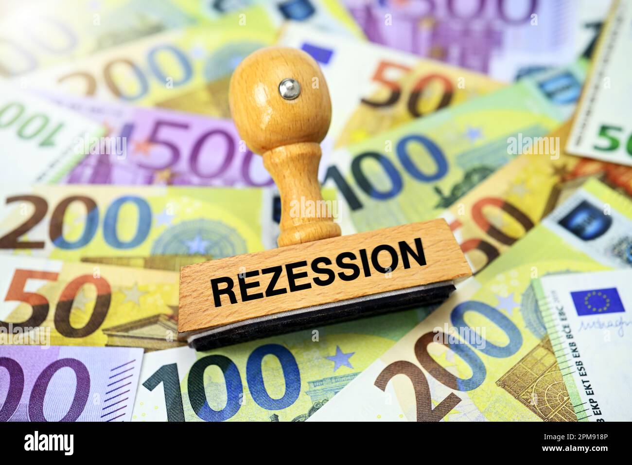 FOTOMONTAGE, Stempel mit Aufschrift Rezession auf Euroscheinen Stock Photo
