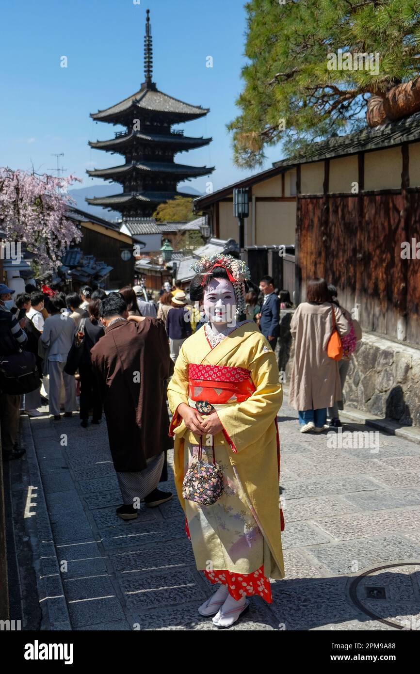 Kyoto, Japan - March 28, 2023: A woman dressed as a geisha at Sannenzaka, a stone-paved pedestrian road in Kyoto, Japan. Stock Photo