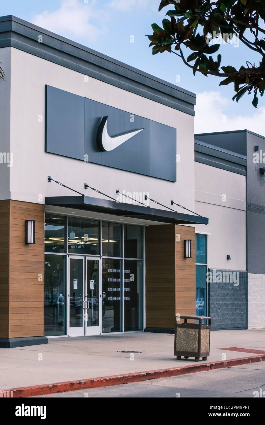 Nike outlet hi-res stock photography and images - Alamy