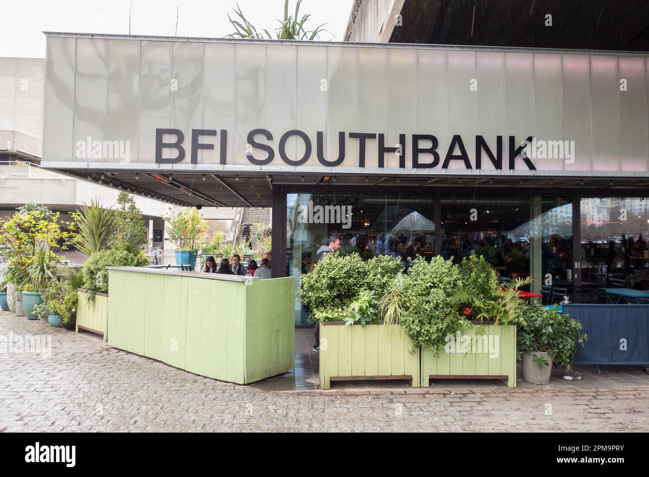 Al-fresco diners enjoying a meal at BFI Southbank, Belvedere Road, London, SE1, England, UK Stock Photo