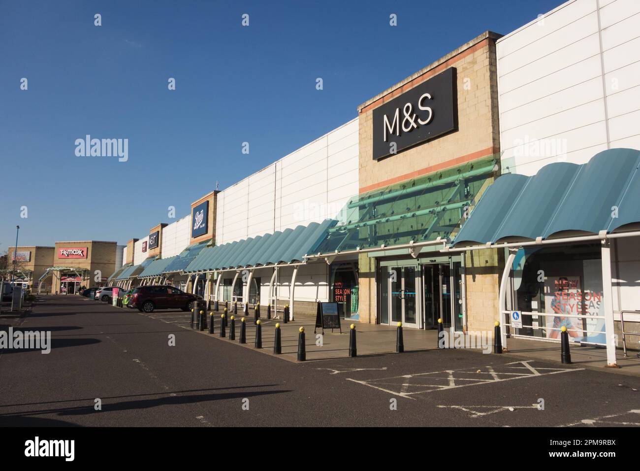 M & S signage, Kew Retail Park, Richmond, Surrey, London, TW9, England, UK Stock Photo