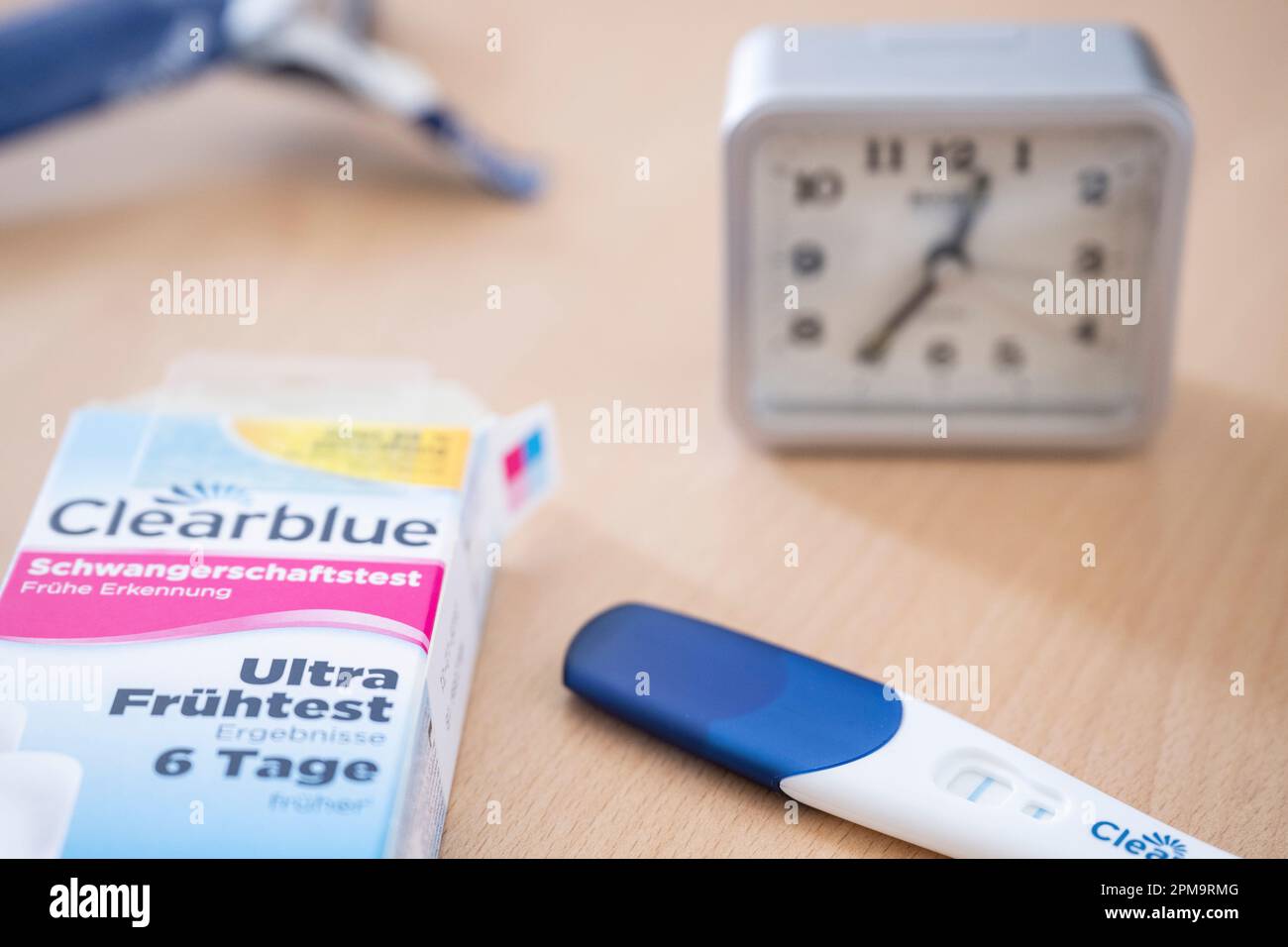 A positive pregnancy test lies on a medical mask, on a gray concrete  background. The concept of pregnancy during a pandemic Stock Photo - Alamy