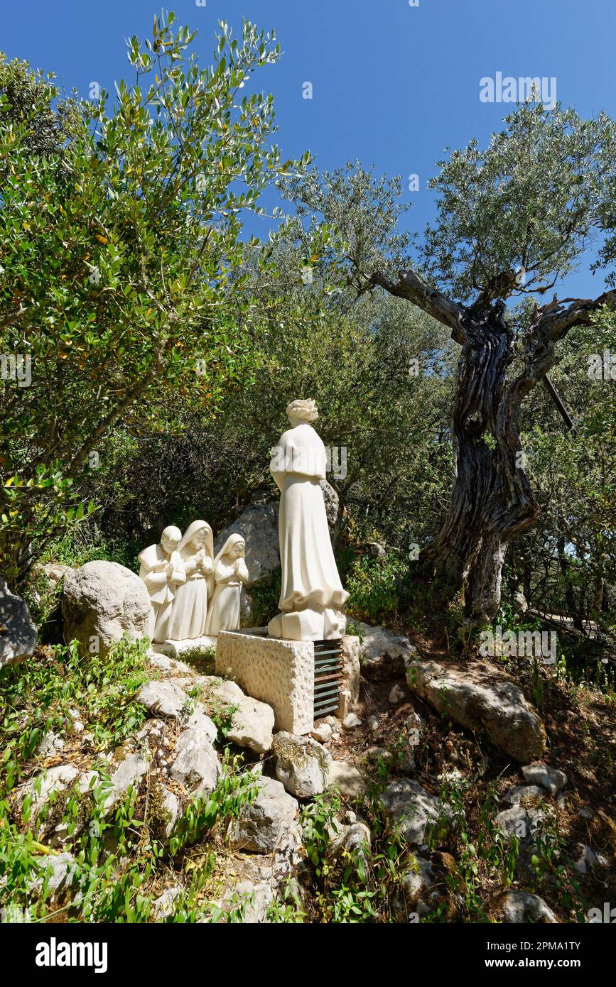 Statue of the three shepherd children with the angel, valinhos, Fatima, Portugal Stock Photo