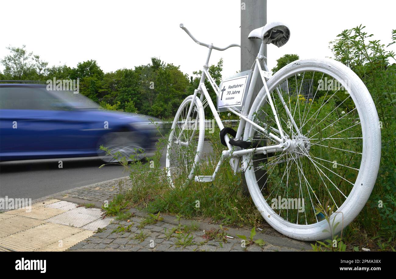 Ghost bike, Sachsendamm, Schoeneberg, Berlin, Germany Stock Photo