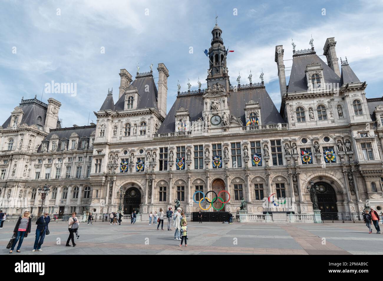 View to the Hôtel de Ville bulding with the Olympic rings in the front in Paris. Stock Photo