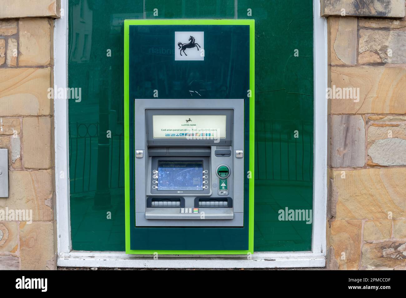 MOLD, WALES, UK, 9TH APRIL 2023 Lloyds bank cash machine Stock Photo