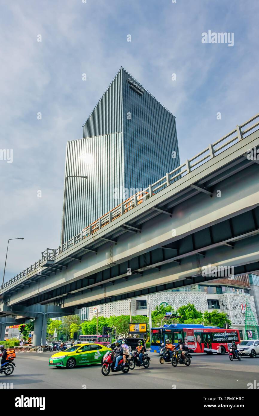 Traffic moves at the edge of Bang Rak and Pathum Wan districts in downtown Bangkok, Thailand Stock Photo