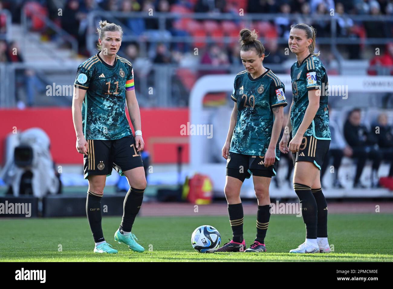 Alexandra Morlock Nuernberg. 11th Apr, 2023. From left: Alexandra POPP (GER), Lina MAGULL ...