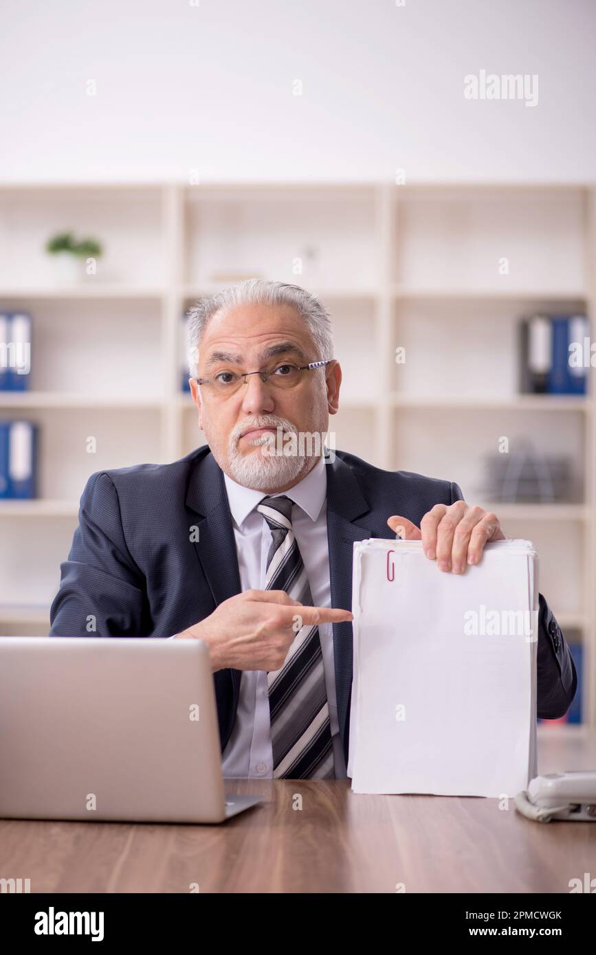 Old businessman employee working at workplace Stock Photo - Alamy