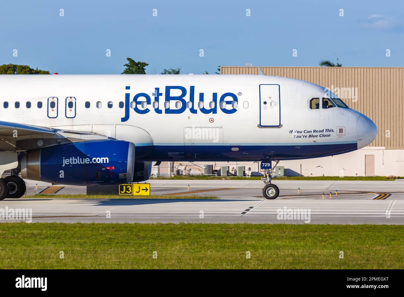 Fort Lauderdale, United States – November 14, 2022: jetBlue Airbus A320 airplane at Fort Lauderdale airport (FLL) in the United States. Stock Photo