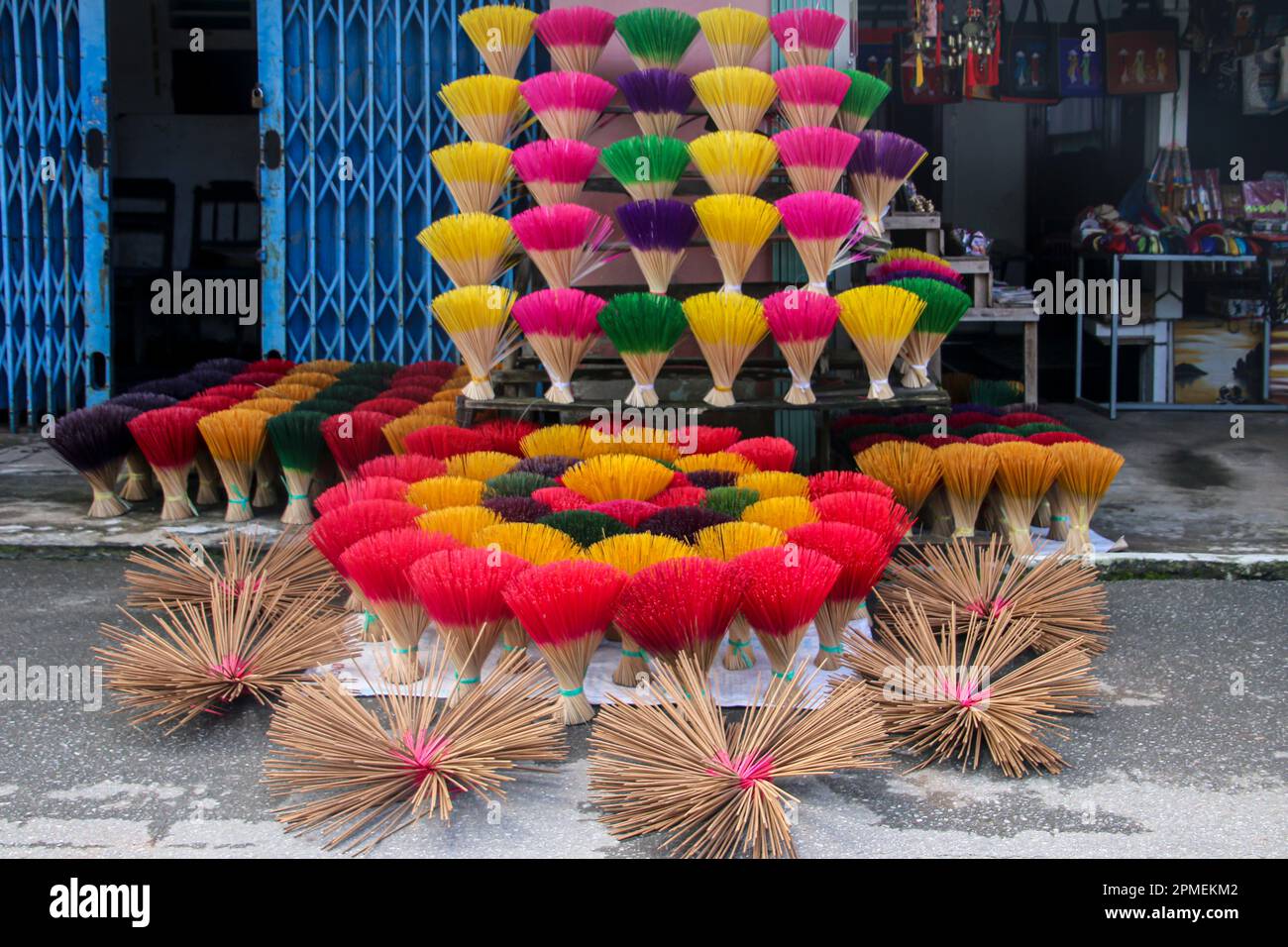 Shop incense sticks hi-res stock photography and images - Alamy