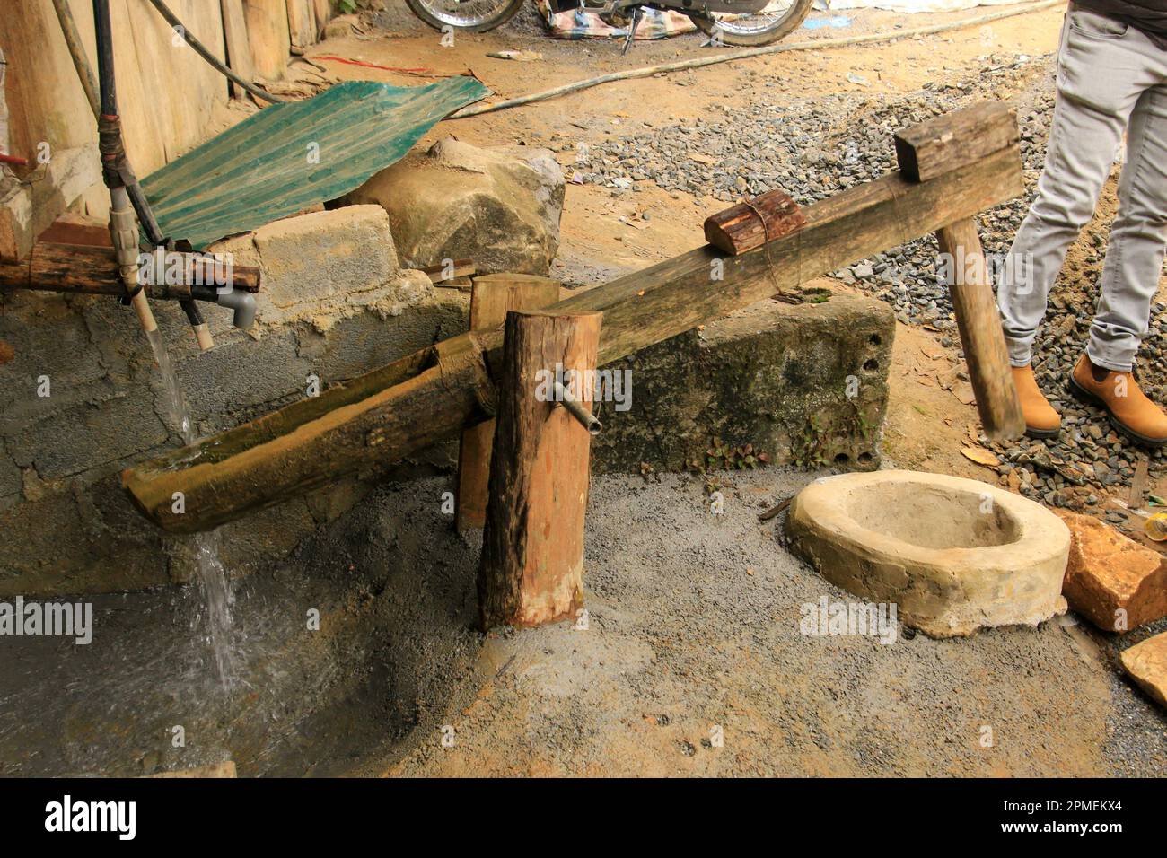 mallet and mortar for pounding Rice in the husk (paddy) to separate the grains from the chaff, action for water power in Sapa, Vietnam. Stock Photo