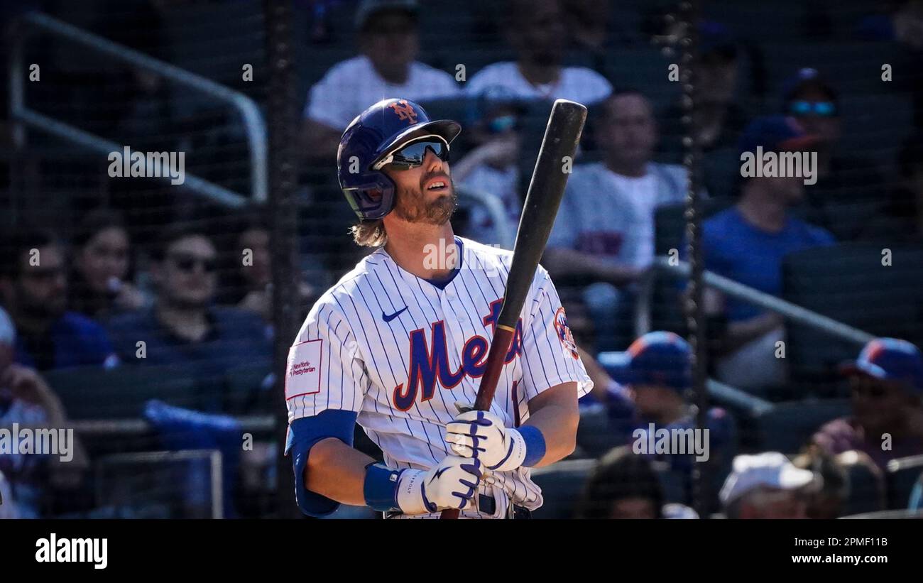 New York Mets second baseman Jeff McNeil prepares to bat during