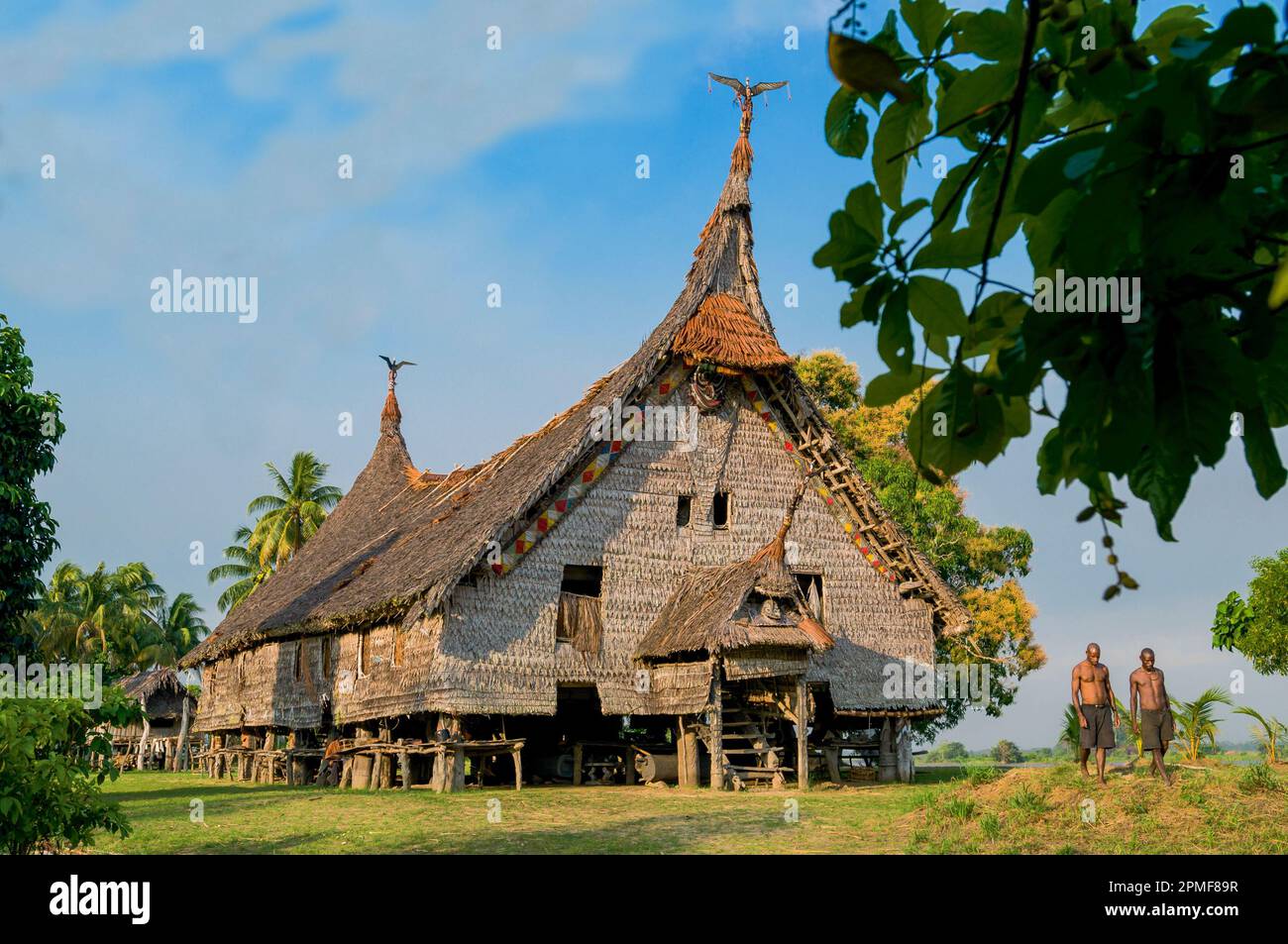 Papua-New-Guinea, East Sepik province, Sepik river region, Kabriman village, spirits house (Haustambaran) Stock Photo