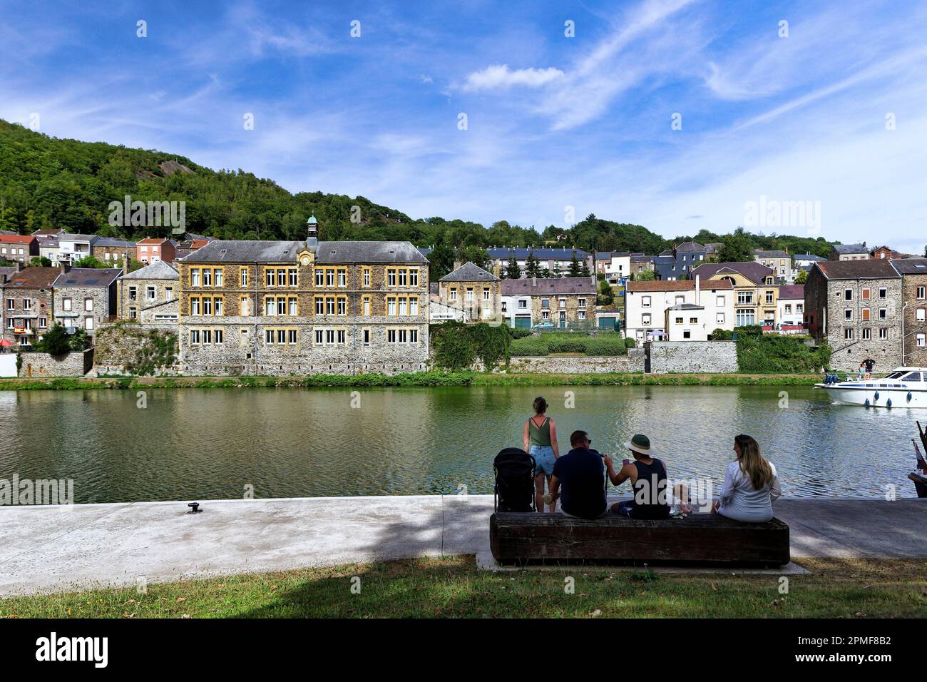 France, Ardennes, Ardennes Regional Natural Park, Monthermé, family sitting at the edge of the loop of the Meuse Stock Photo