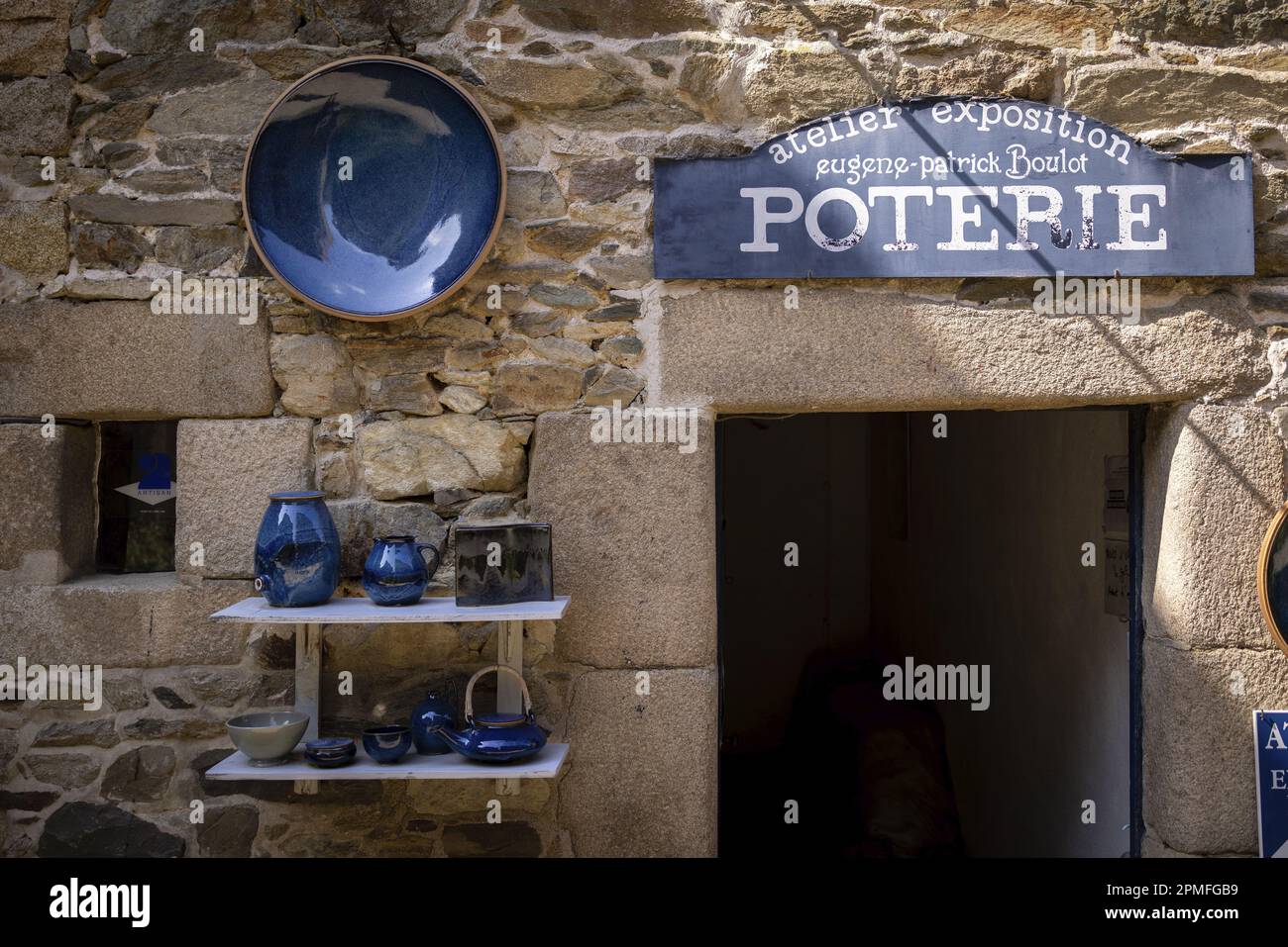 France, Cotes d'Armor, Paimpol, the pottery workshop in Huit Patriotes street Stock Photo