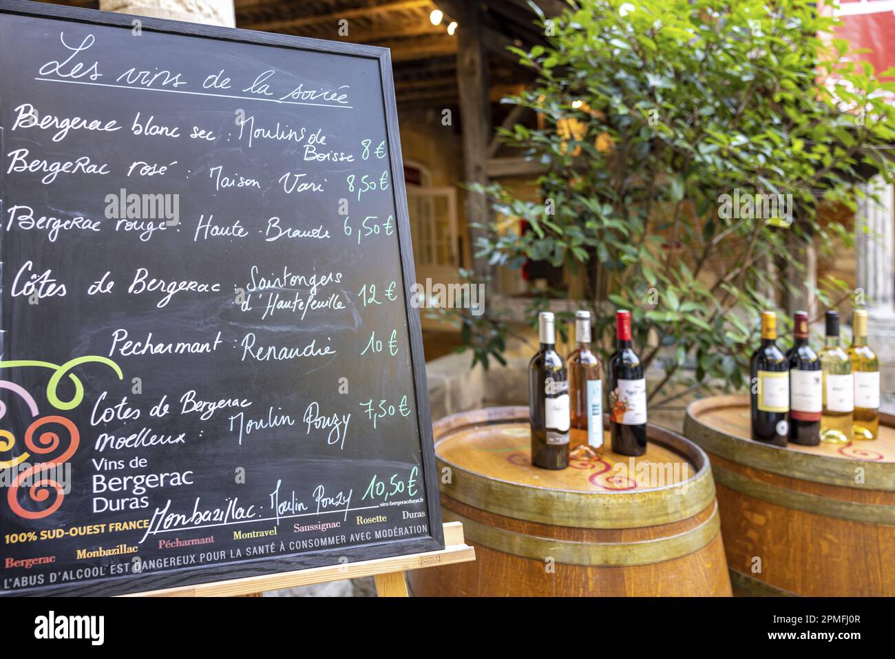 france-dordogne-purple-perigord-bergerac-wine-tasting-evening-at-the