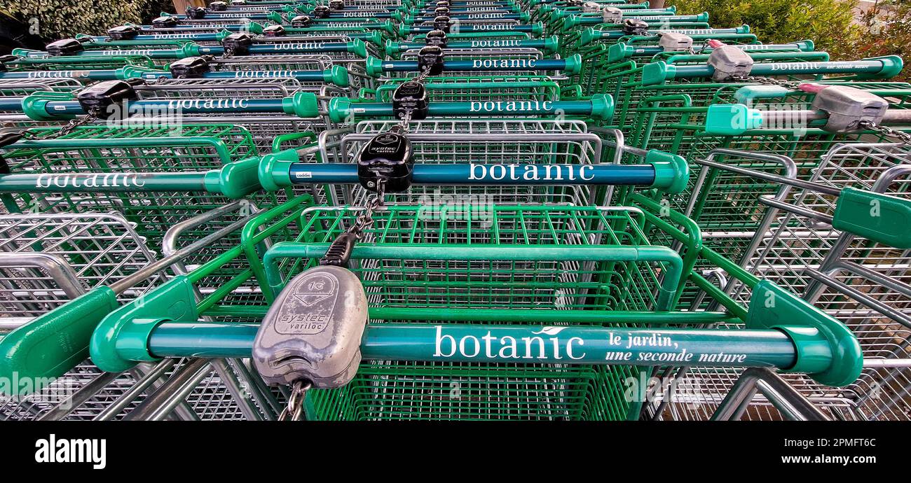 Garden trolleys hi-res stock photography and images - Alamy