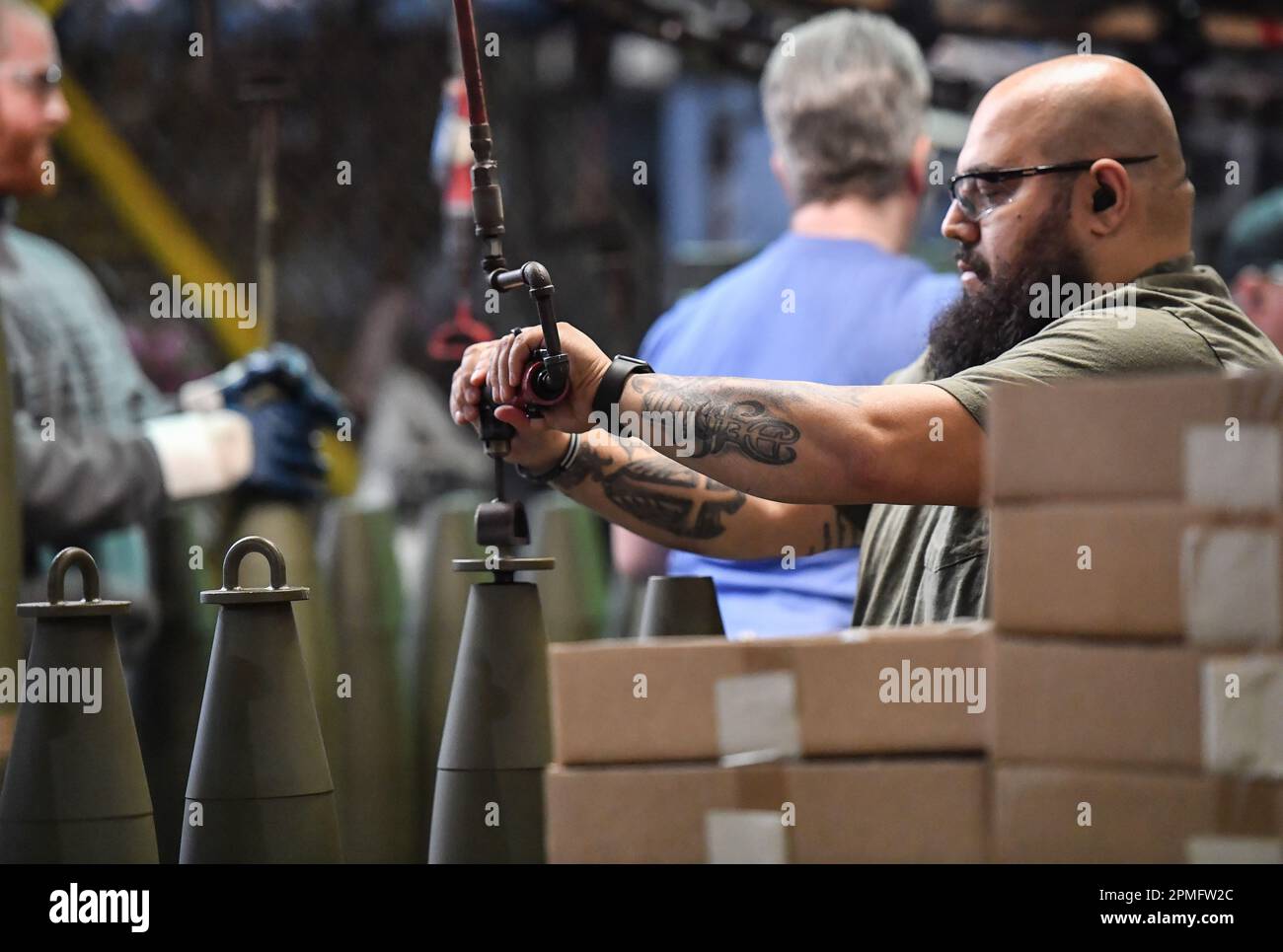 Artillery shell manufacturing hi-res stock photography and images - Alamy