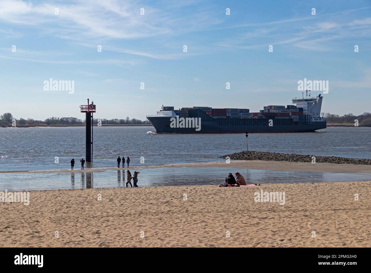 Beach life, Elbe, people, ship, container ship, Falkensteiner Ufer, Blankenese, Hamburg, Germany Stock Photo