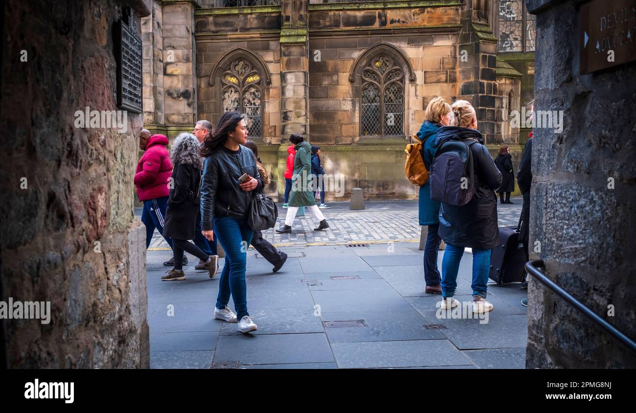 Tourists in Edinburgh's High Street – part of the Royal Mile. Stock Photo