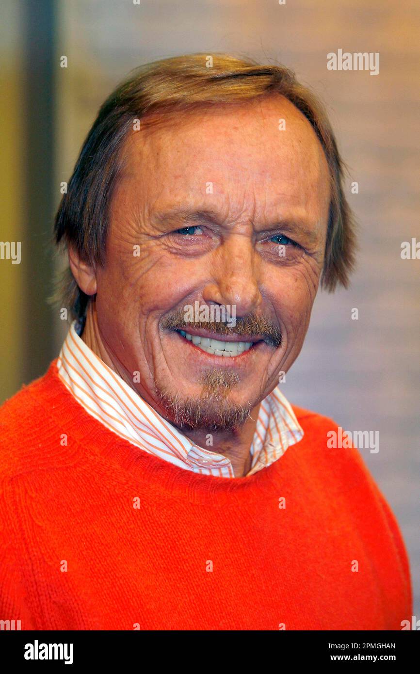 ARCHIVE PHOTO: Claus-Theo GAERTNER celebrates his 80th birthday on April 19, 2023, 'Room free' WDR television, broadcast on WDR television, with the actor Claus Theo GAERTNER as a guest, portrait, portrait, Koeln, November 19, 2010. ? Stock Photo