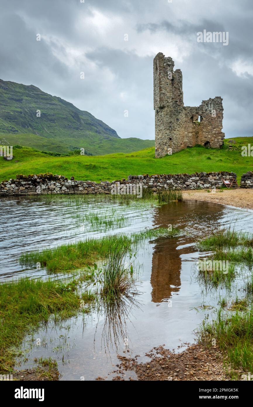 Old ruins of Ardvreck castle at Loch Assynt, North West Highlands, Scotland, UK Stock Photo