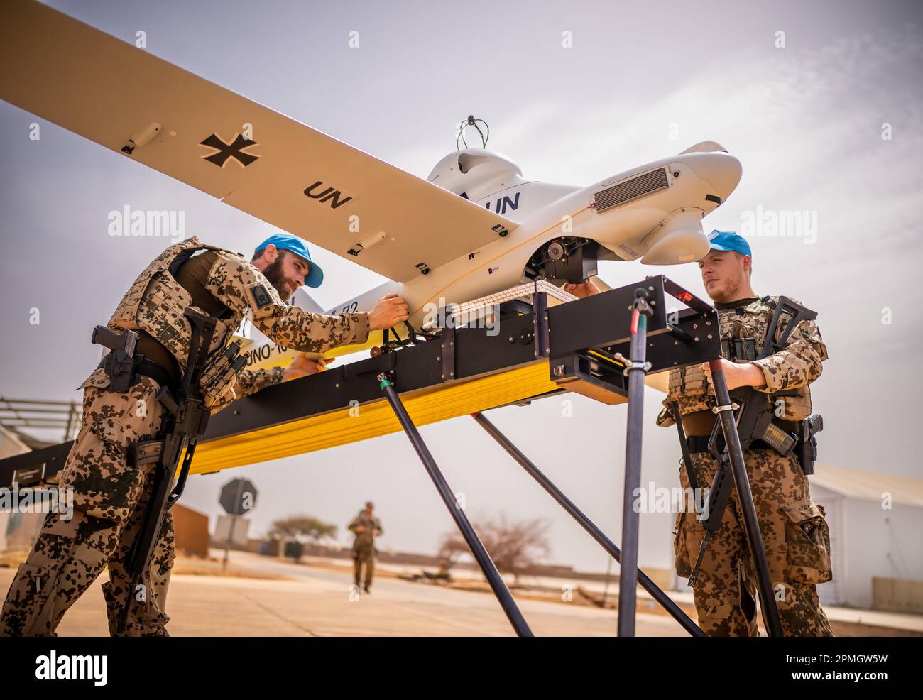 Gao, Mali. 13th Apr, 2023. Soldiers of the German Armed Forces check a Luna drone at the German Armed Forces Camp Castor. Since December 2022, the Bundeswehr has not received clearance to fly a drone. The German government wants to withdraw the more than 1100 men and women currently serving in the UN mission Minusma by May 2024. Credit: Michael Kappeler/dpa/Alamy Live News Stock Photo