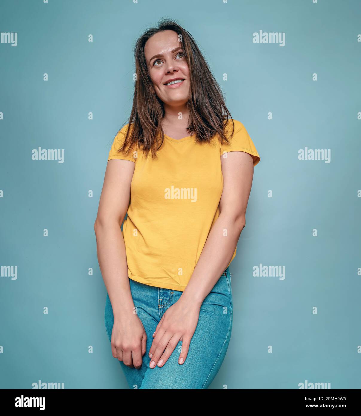 An ordinary girl from the Midwest looks up fascinated Stock Photo - Alamy