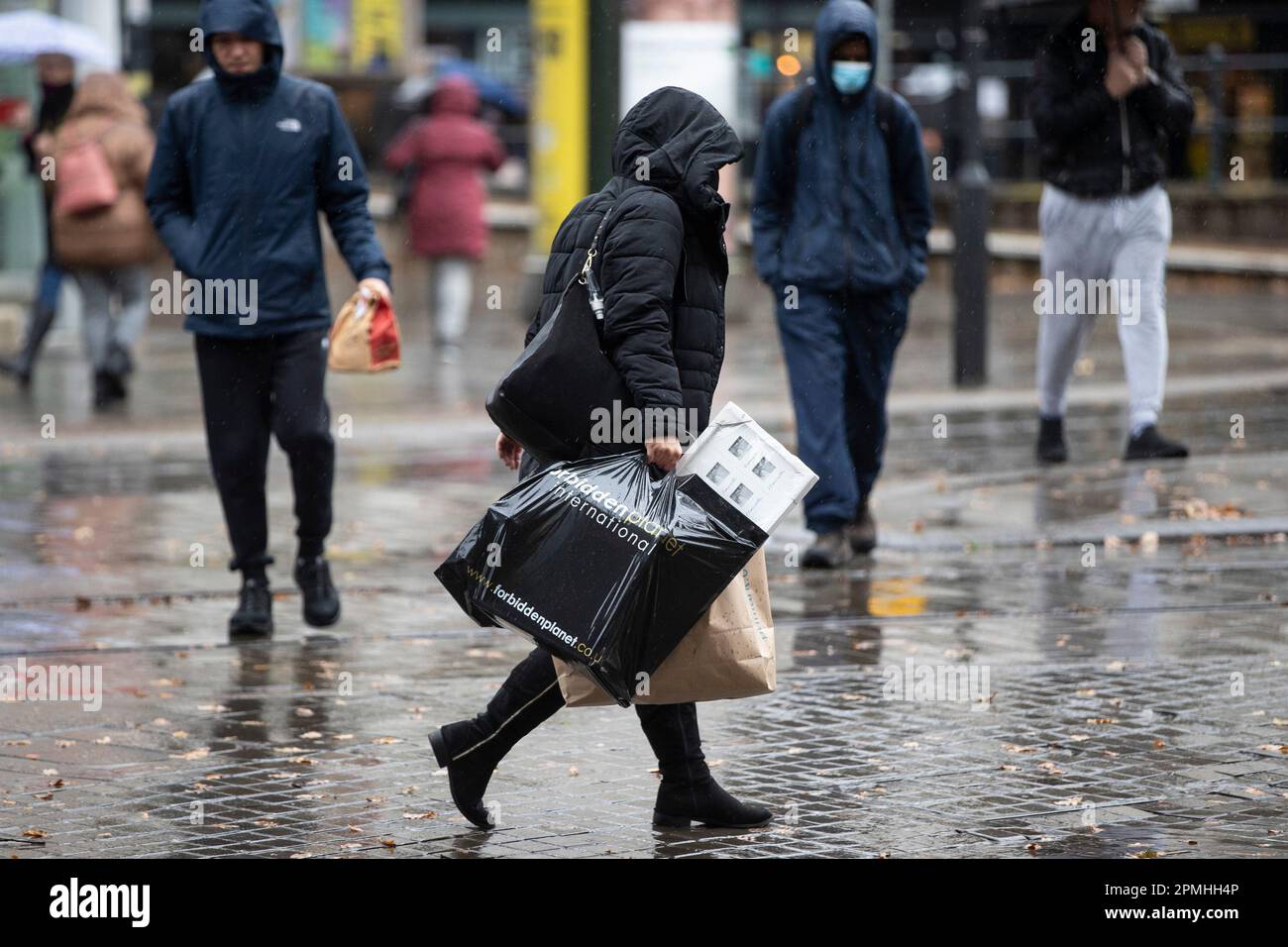 23/10/2020. Manchester, UK. The wet weather and new tier 3 restrictions