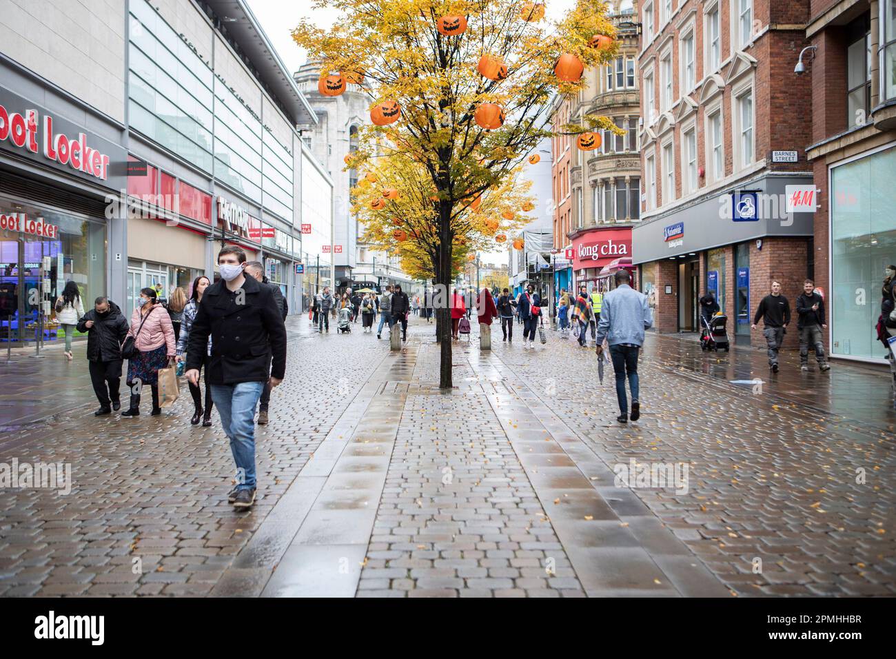 23/10/2020. Manchester, UK. The wet weather and new tier 3 restrictions