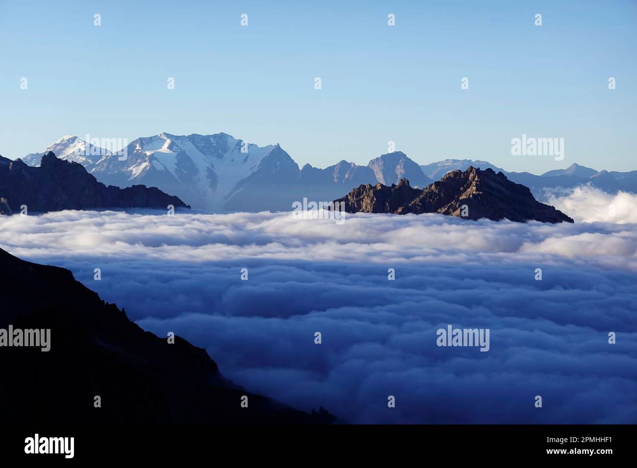 Temperature inversion on Aconcagua, 6961 metres, the highest mountain in the Americas and one of the Seven Summits, Andes, Argentina, South America Stock Photo