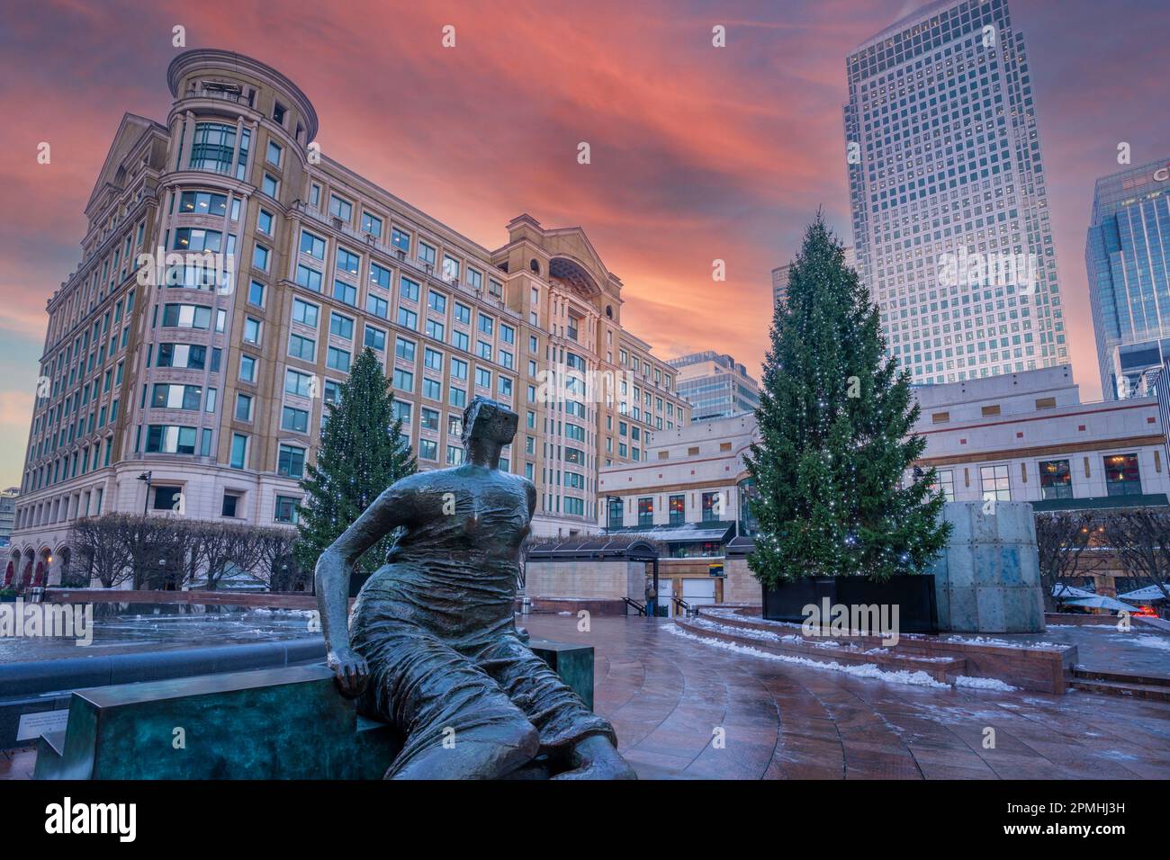 View of Canary Wharf tall buildings at Christmas, Docklands, London ...
