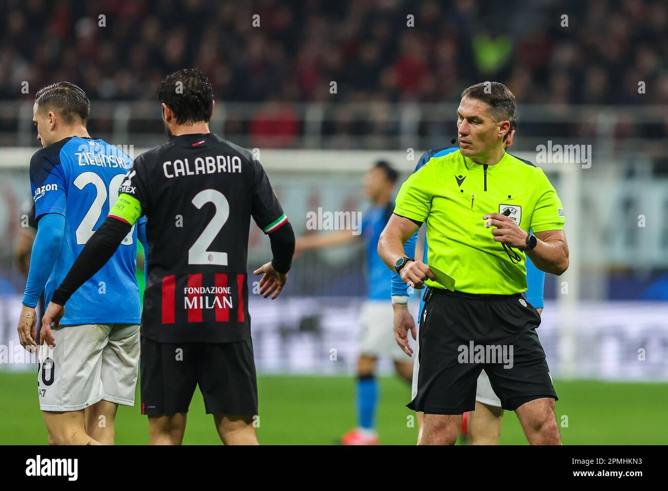 KYIV, UKRAINE AUGUST 10, 2021 Referee Istvan Kovacs (C) shows the🥊