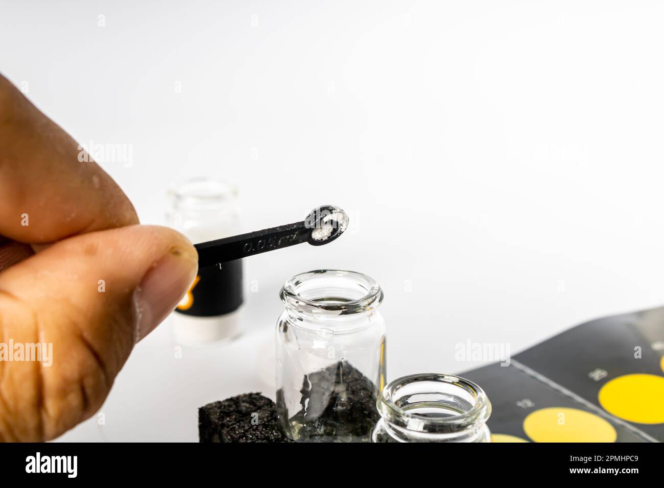 Colorimetric nitrate test used to measure the nitrate level in marine
