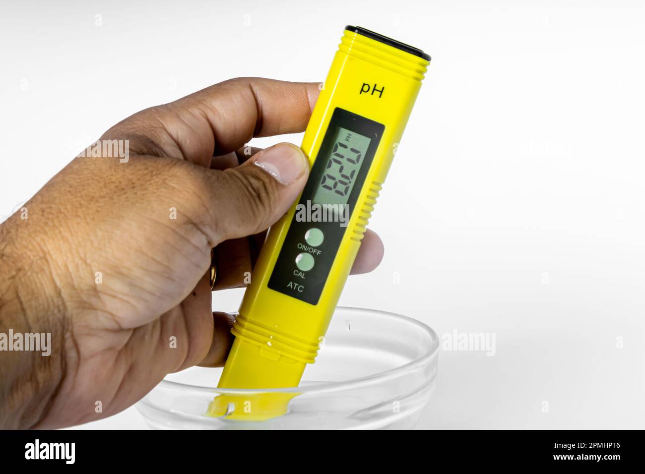 PH meter widely used to measure the exact level of PH in marine