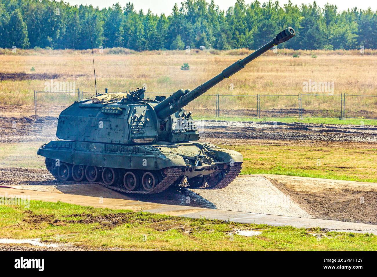 Selfpropelled artillery installation 2S19M2 MstaS of the Russian Army at demonstration