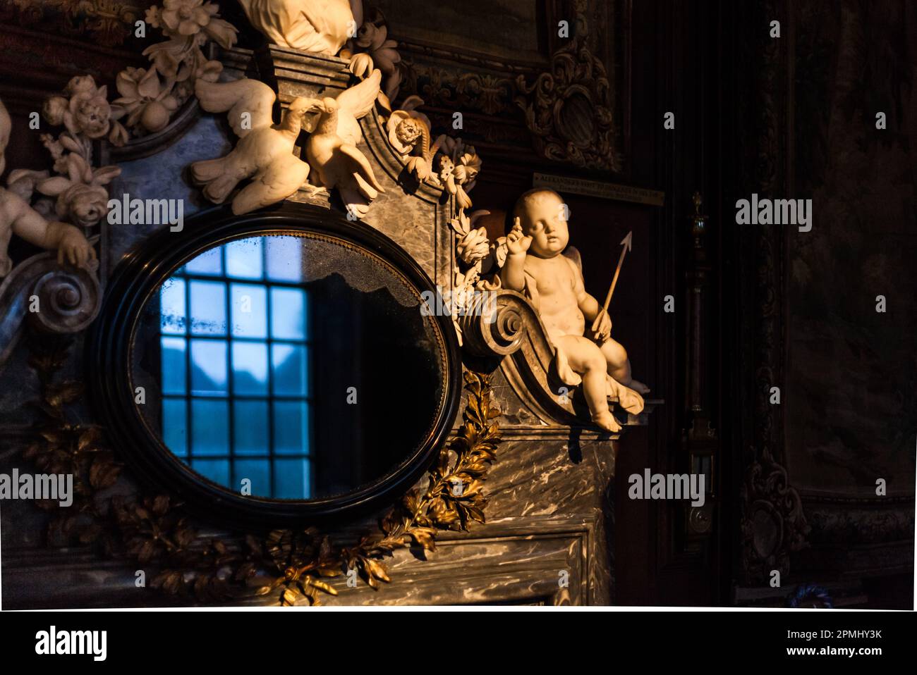 Mirror, Hampton Court Palace Stock Photo Alamy